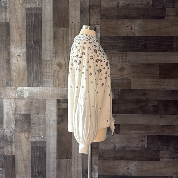 Democracy white sweater medium sparkly gray silver leopard print glam holiday - Picture 10 of 12